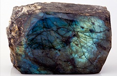 Labradorita - 3 pedras negras de proteção